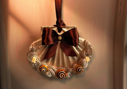Cinnamon Swirl Shell Wall Decor – Seashell with Frosting with Mini Cinnamon Buns & Satin Bow
